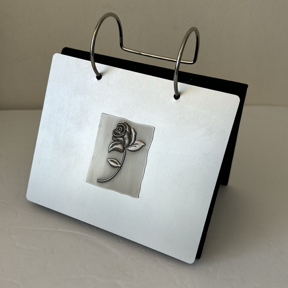 Photo Frame Album on Stand w Metallic Frame w Rose